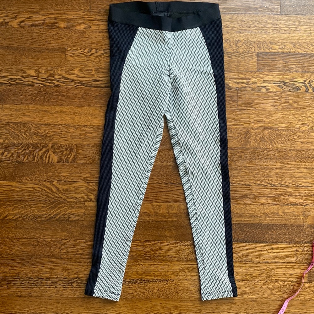 Planet Blue Blue Life Fit Black & White textured Moto Leggings yoga pants S
